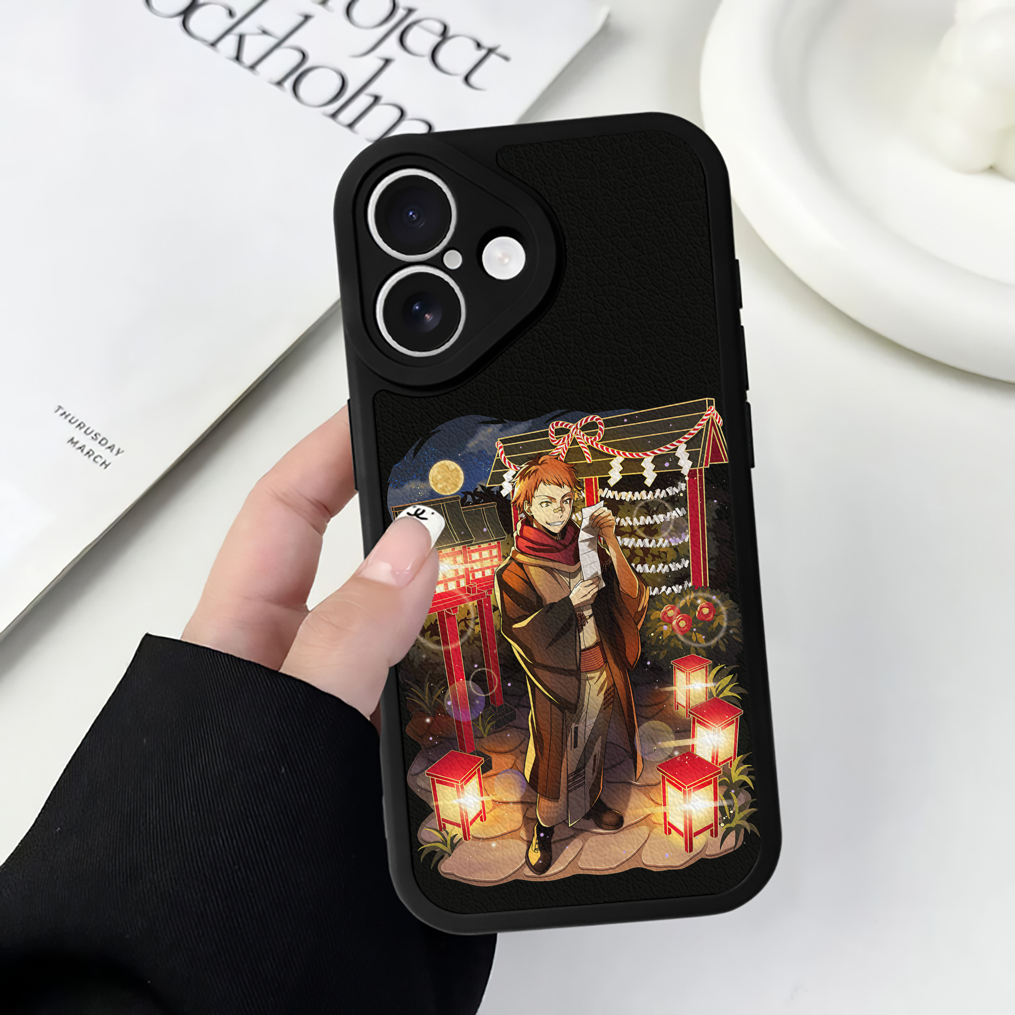 （画像用） 文豪ストレイドッグス Bungo Stray Dogs 【iPhone 16シリーズ対応】シリコンスマホケース（レザー調） 材質：シリコン